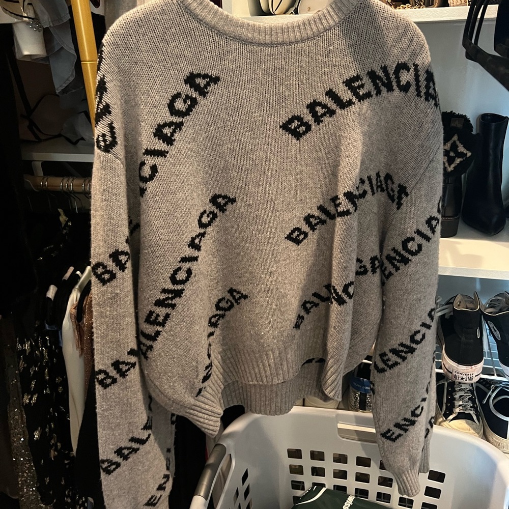Balenciaga
logo sweater - Picture 2 of 3